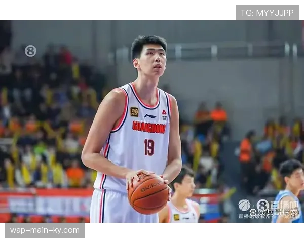 徐昕场均11分8篮板迎爆发 广州内线获最具进步球员提名